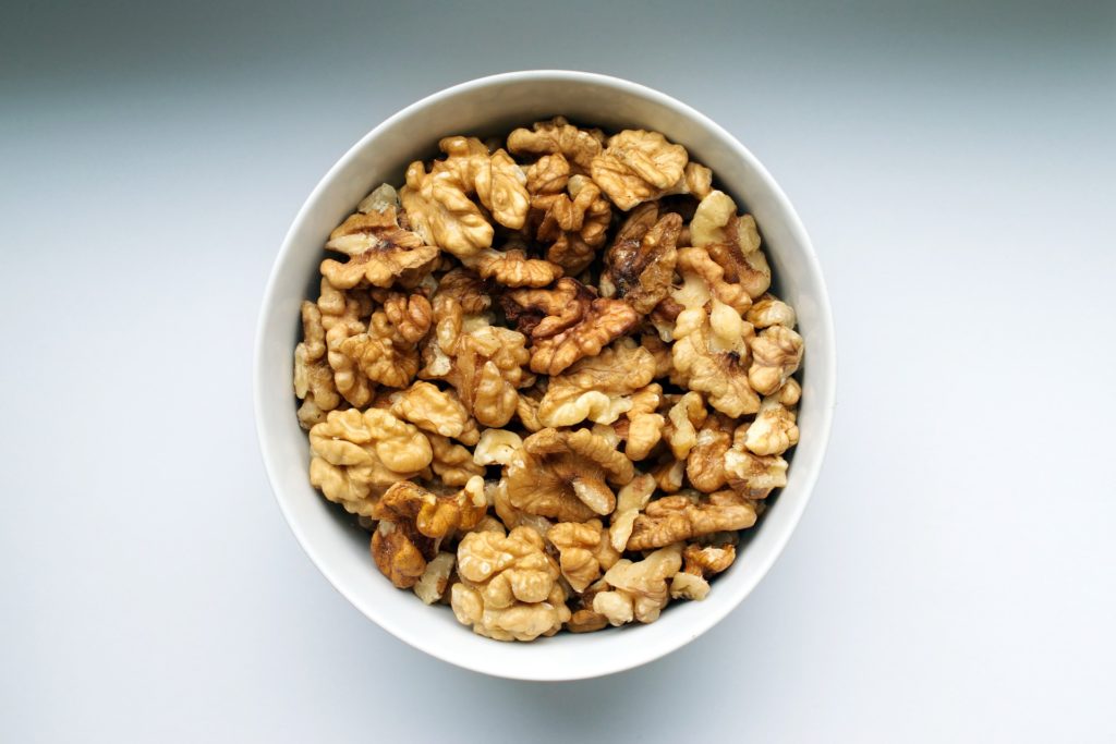 nuts-4162470_1920